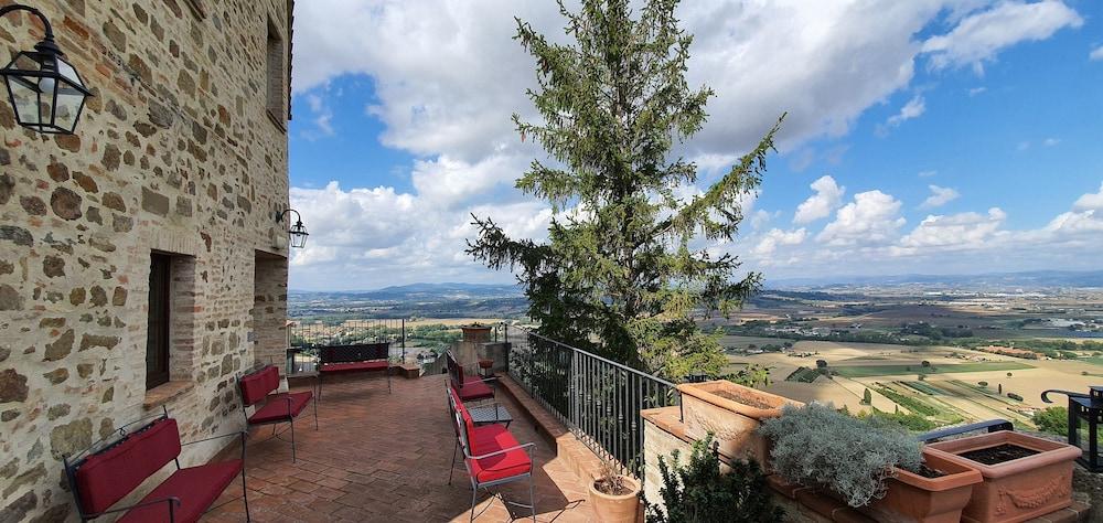 Relais La Corte Di Bettona Exterior photo